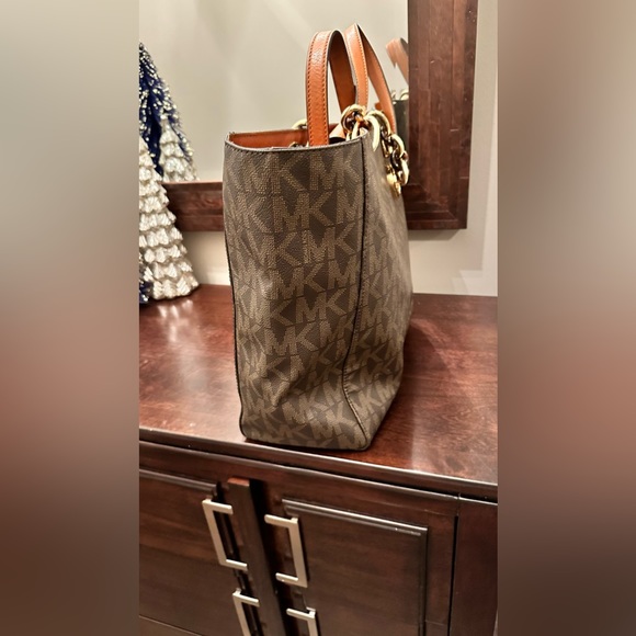 Michael Kors Handbag - Picture 4 of 9